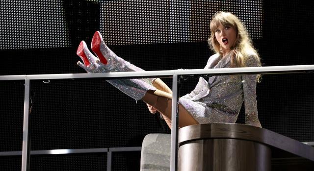 Milliókért árulja a rajongó a kontaktlencséjét, amivel Taylor Swift koncertjét látta