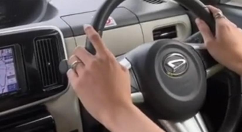Berántotta az utas a kéziféket, a borulás utáni reakciójuk minden képzeletet felülmúlt - videó