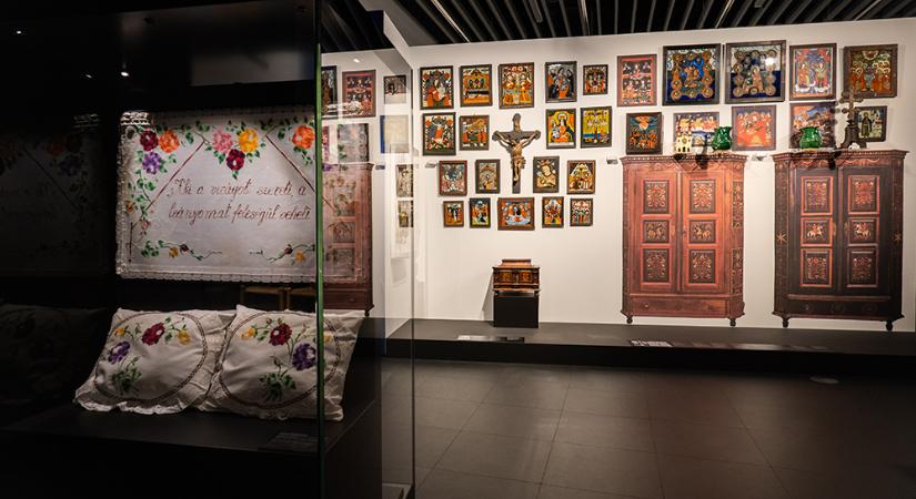 Burjánzó gyarapodás – a Néprajzi Múzeum Zárvatermők című kiállítása