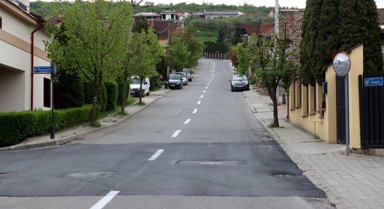Bejáratokat hoznak rendbe, kátyúznak és útjelzéseket festenek Székelyudvarhelyen