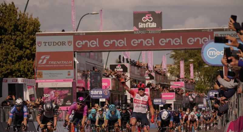 Giro d'Italia 6. szakasz: drámai végjáték Nápolyban, Mads Pedersen az etapgyőztes