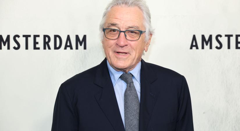 Robert De Niro elárulta kisbabájának nevét egy édes fotó kíséretében