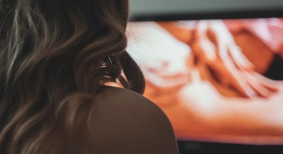 Túltolták a szexet egy reggeli műsorban, lépett a Médiatanács