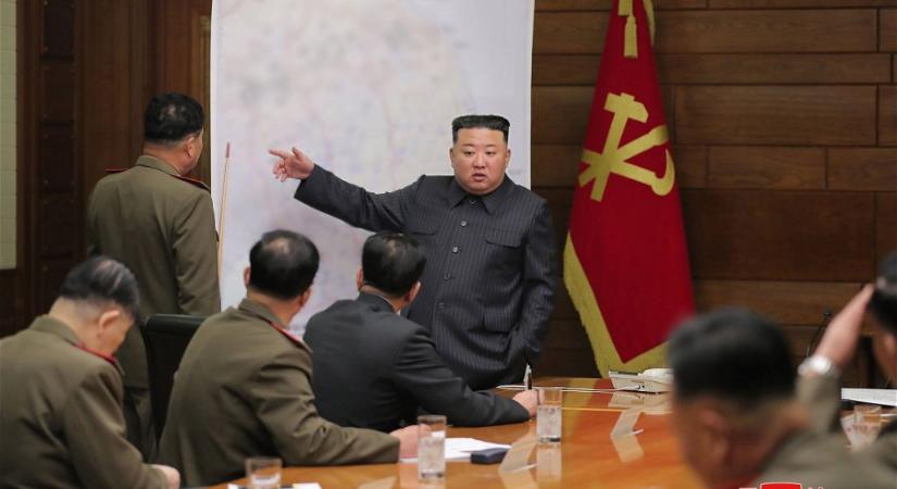10 ezer oldalnyi propaganda elolvasására kötelezik az észak-koreai lakosságot