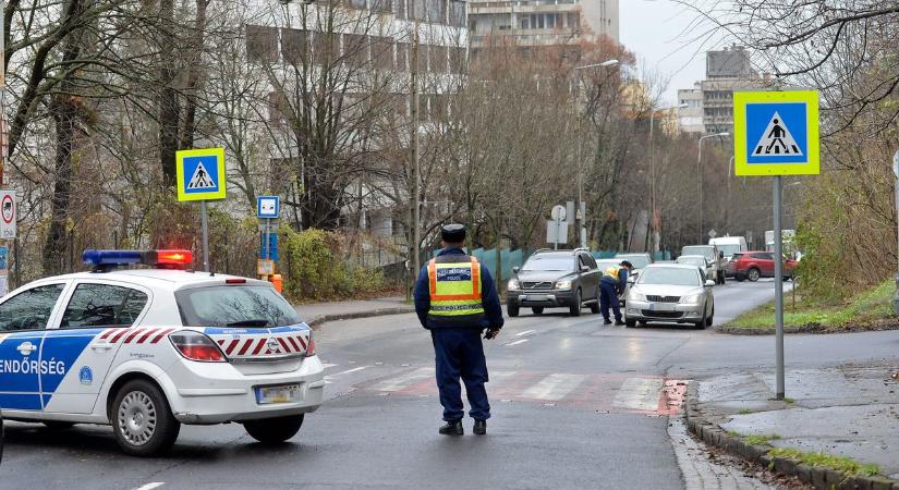 Két kocsi ütközött a Budakeszi úton