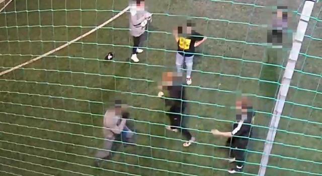 A földön is ütötték egymást, orrtörésbe torkollott a kaposvári focimeccs