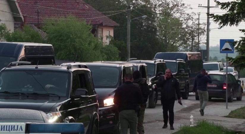 Tömegesen szolgáltatják be az illegálisan tartott fegyvereket a szerbek