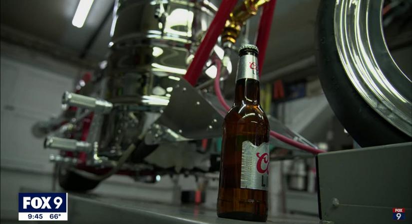 Benzinár-emelés: az amerikai férfi inkább sört használ üzemanyagként