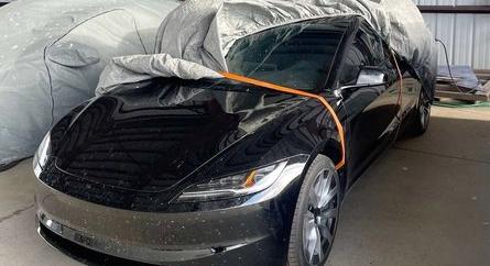 Tagadja a Tesla a Model 3 új változatának közelgő gyártását