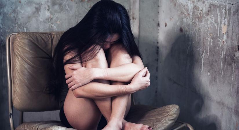 Prostitúcióra kényszerítette párját, ha szökni próbált, megverte