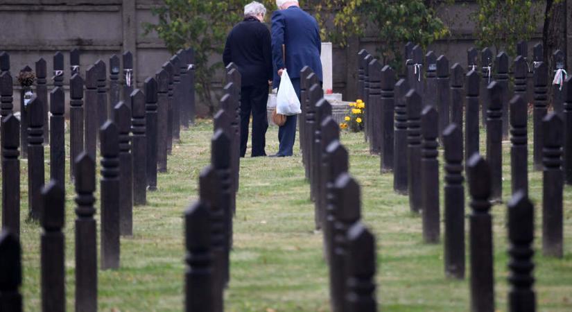 A BKK rendkívüli járatokkal segíti az eljutást a temetőkbe