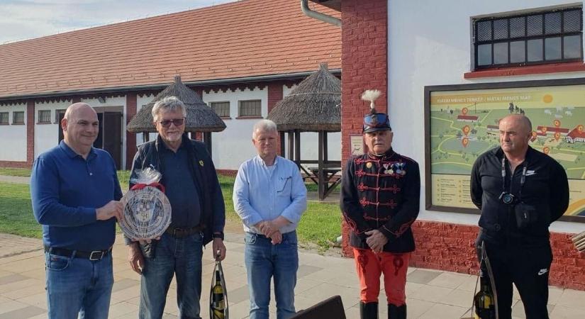 Hortobágyon járt a bjelovári hagyományőrző határőr huszárezred