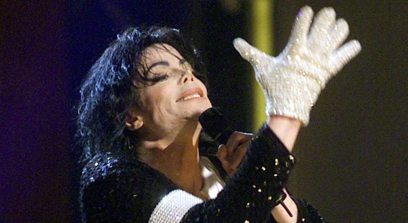 Fény derült a titokra: ezért viselt kesztyűt Michael Jackson csupán az egyik kezén