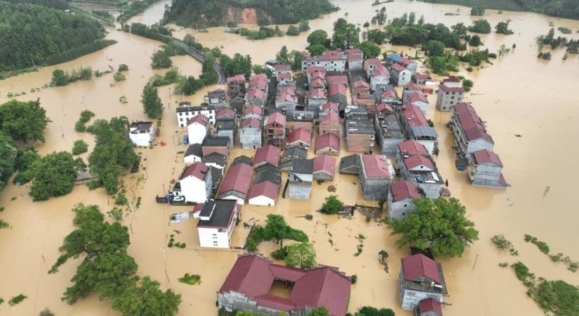Komoly károkat generálnak a hatalmas áradások Kínában