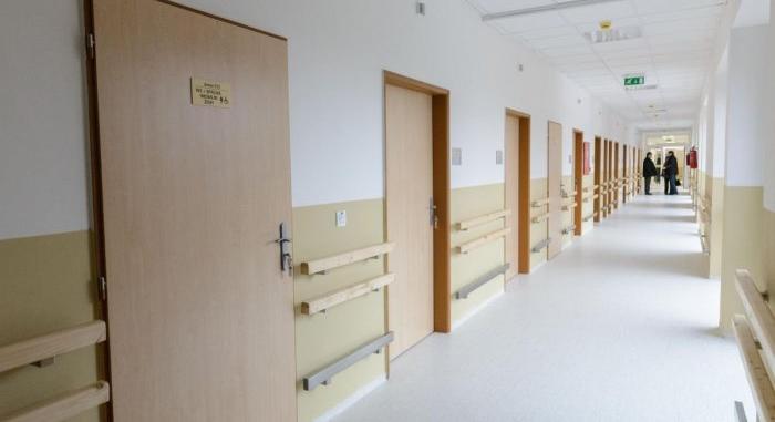 Közegészségügyi Hivatal: Október 30-tól tilos a látogatás a kórházakban és a szociális intézményekben