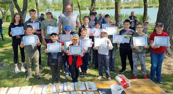 Horgászversenyt rendeztek gyerekeknek Kisteleken