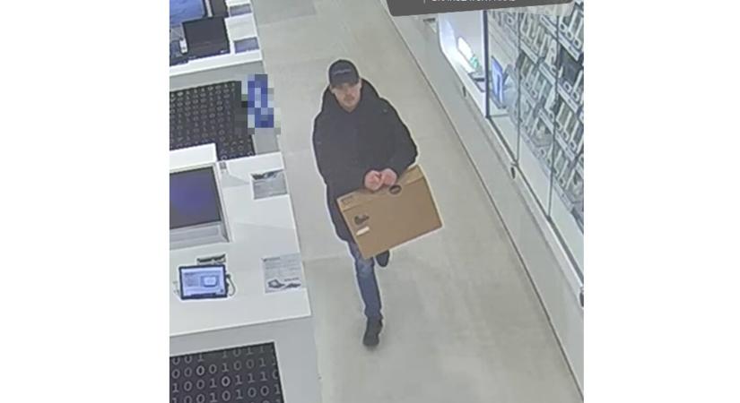 Laptopot lopott az üzletből – felismeri a tolvajt?