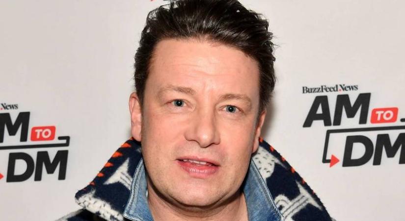 Jamie Oliver és felesége gyönyörű gyerekeikkel pózoltak: Poppy lányuk 21. szülinapját ünnepelték