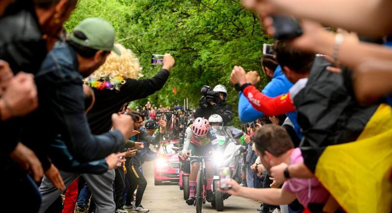 Giro d'Italia hírek: Ben Healy bátor vállalása, Primoz Roglic támadása, jön a várva várt időfutam