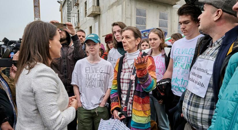 Nyílt napot tartott Novák Katalin a Sándor-palotában, a tüntető tanárokkal is beszélgetett
