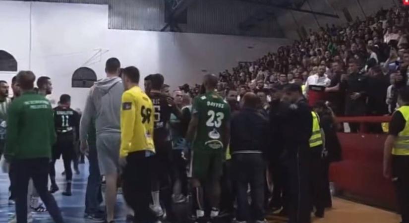 Botrányos kupadöntő: rendőr verte fejbe az északmacedón kézilabdázót