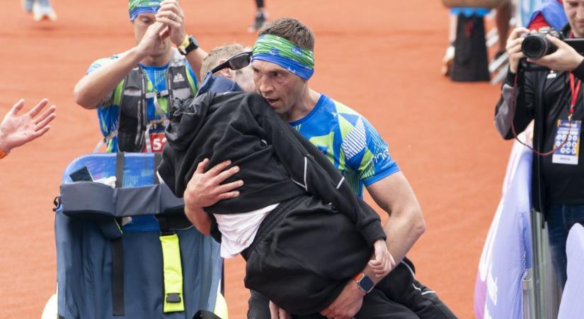 A rögbilegenda karjaiban vitte át barátját a maraton célvonalán