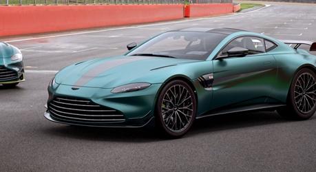 Nagyon bejött az Aston Martinnak, hogy F1-es biztonsági autót csináltak a Vantage-ból
