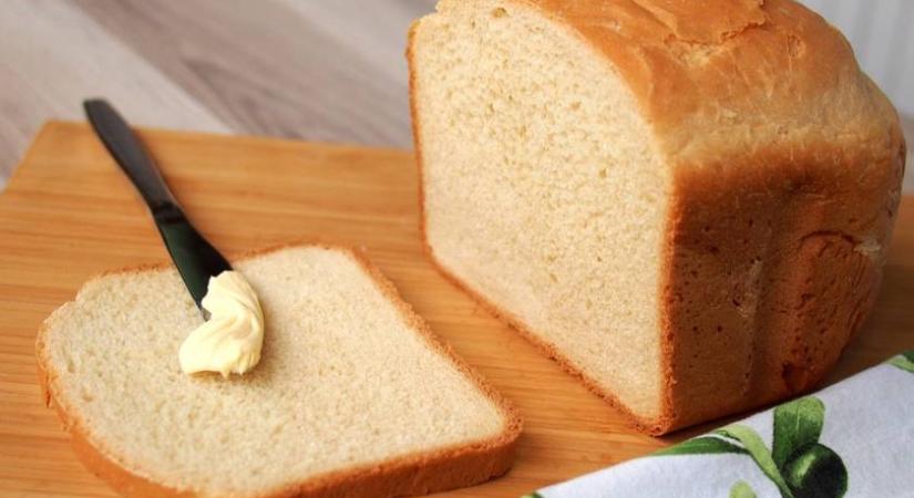 Foszlós kenyér házilag, tojás nélkül: sütőgépes receptet mutatunk
