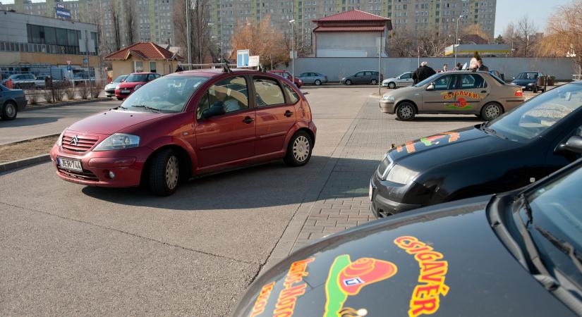 Annyira drága lett a jogosítvány, hogy alig van tanuló itthon