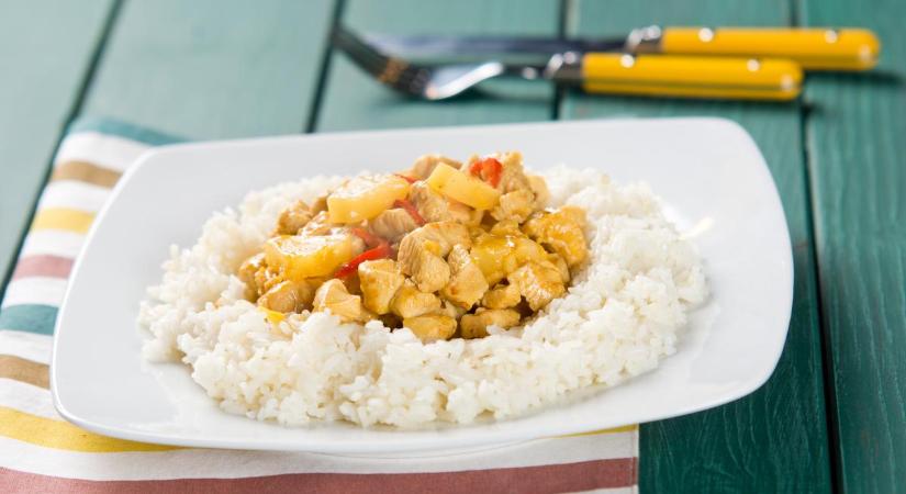 A curry szerelmeseinek ajánljuk: ananászos-kókuszos pulykaragu recept