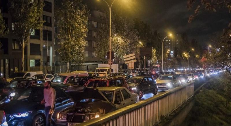 Párizs megbénult: 700 kilométeres dugó alakult ki a menekülő autósok miatt