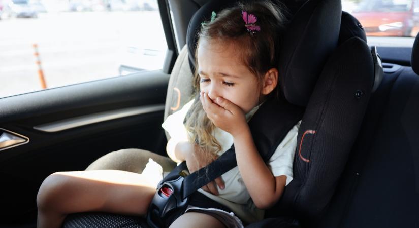 Mit tehetsz, ha a gyerek rosszul van az autóban?