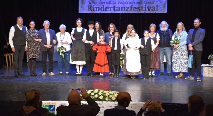 Harmadik fesztiváldíjukat is elnyerték a bonyhádi Kränzlein táncosai