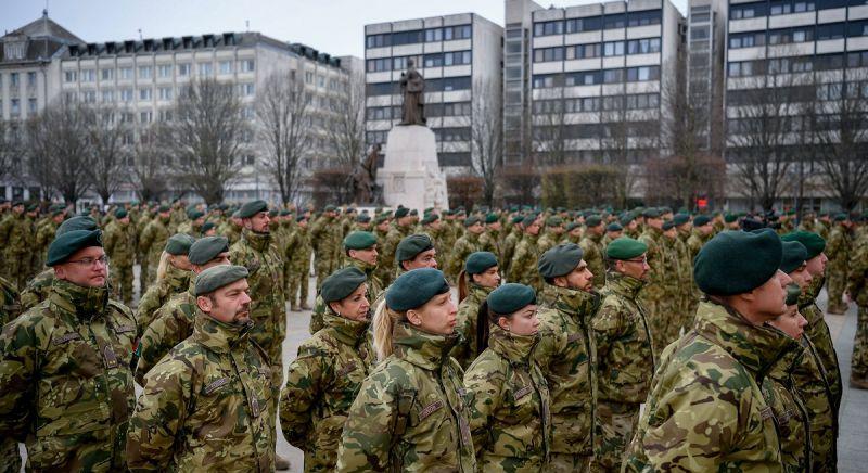 A Magyar Honvédség visszavenné a kirúgott katonák egy részét
