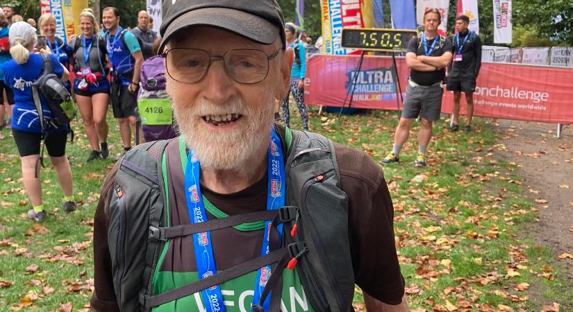 Ultramaratonokat fut és fekvőtámaszozik a 85 éves vegán férfi