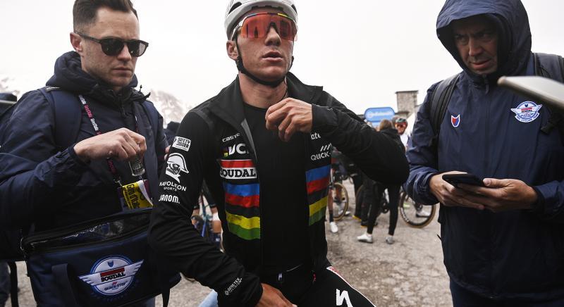Giro d'Italia hírek: újra bevezetik a maszkviselést, Thomas megdöbbent Evenepoel visszalépésén, egy amolyan átkötő szakasz következik