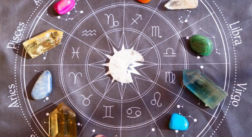 Napi horoszkóp: az Oroszlán pénzre, a Mérleg szerelmi csatározásra számíthat, a Bakot egészségére való odafigyelésre figyelmezteti a teste