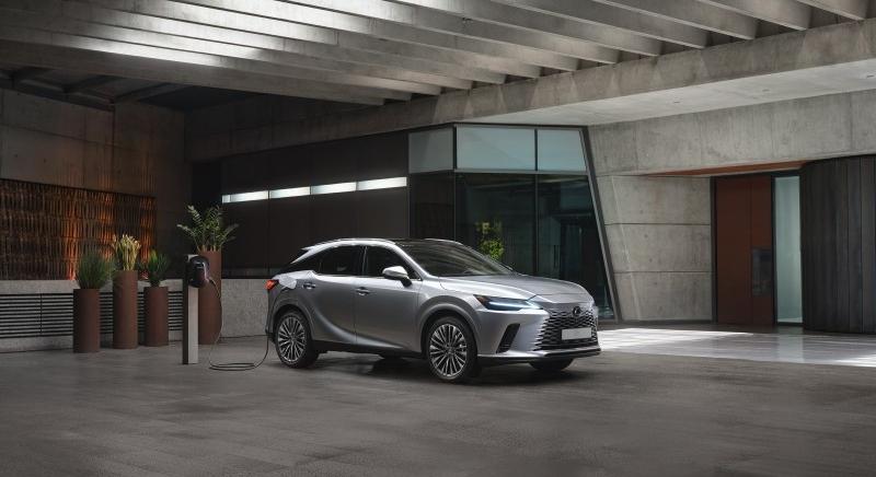 Két új prémium SUV leleplezését ígéri a Lexus