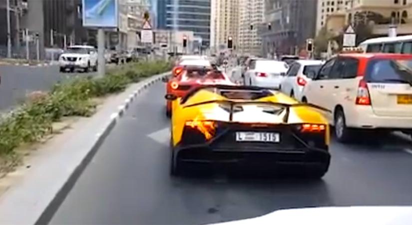 Pirosnál túráztatta a motort a lambós, olyan brutális vége lett, amit elképzelni se mert volna - videó