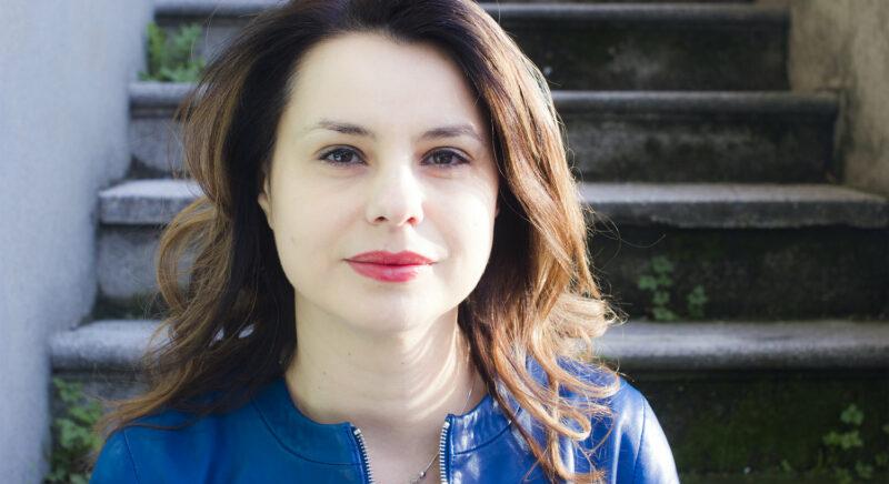 Gianina Cărbunariu drámaíró- és rendező Magyarországra érkezik