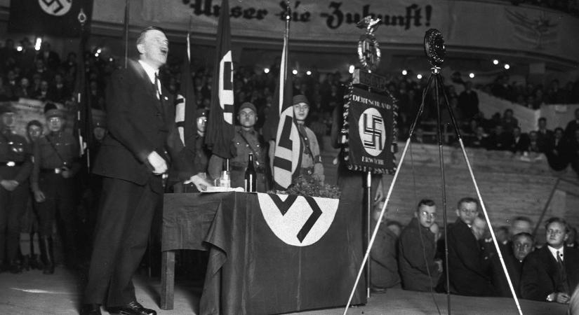 Adolf Hitler beszéde szólalt meg az utastájékoztatás helyett egy Bécsbe tartó vonaton
