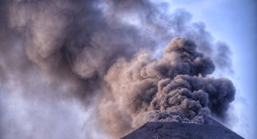 Torkot köszörül az Anak Krakatau