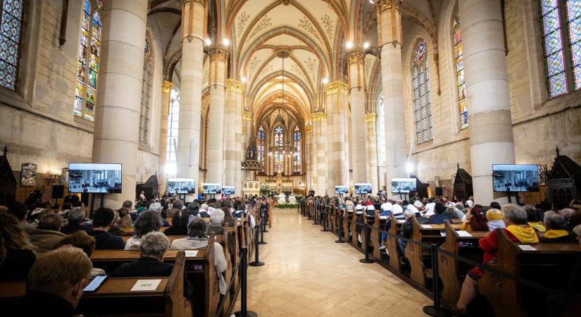 A magyarok 80%-a szerint fontos Európa jövője szempontjából a kereszténység