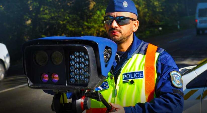 Nem 51 km/h-ra fogja állítani a traffipaxot a rendőr, hanem azokra fókuszál, akik a sebességet jelentősen túllépik – megszólalt a rendőrség a szigorításról