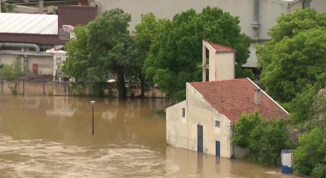 A tűzoltók szivattyúi is csődöt mondanak Horvátországban, akkora áradások pusztítanak a dalmáciai partvidéken