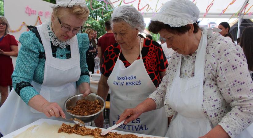 A tervek szerint háromezer szelet rétest sütnek Kiskőrösön