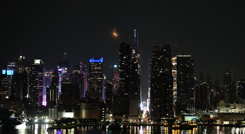 Túl nehezek a felhőkarcolók, süllyed New York