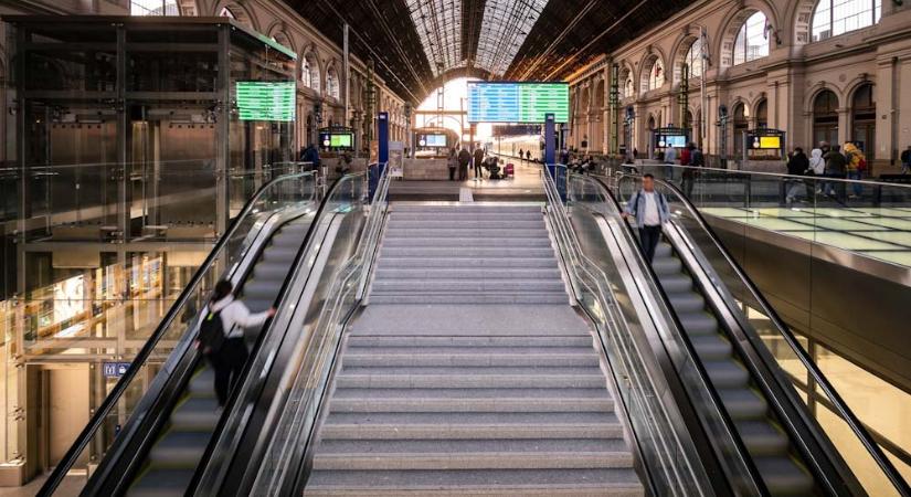 Két hét alatt elromlottak a Keleti pályaudvar vadonatúj mozgólépcsői – A MÁV vizsgálatot indított