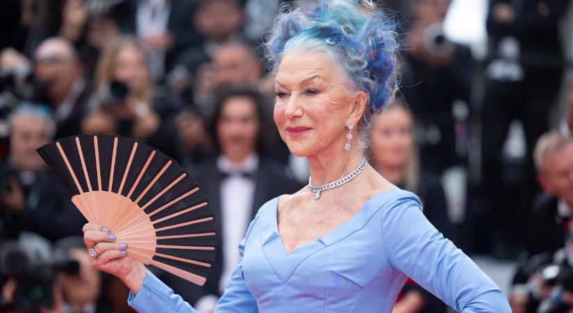 Helen Mirren ismét meglepetést okozott, ugyanis kék hajjal jelent meg a filmfesztiválon