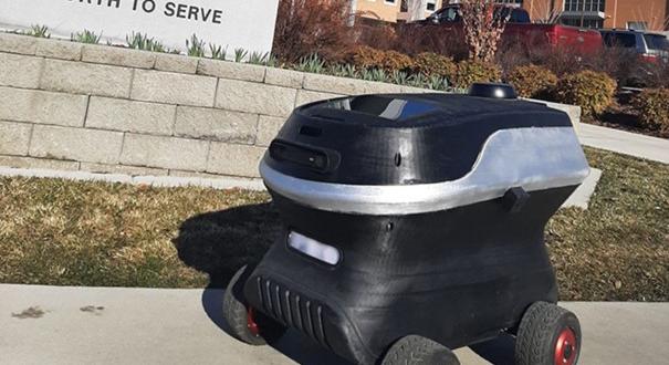Távvezérlésű robotokkal oldják meg az ételkiszállítást a kampuszon